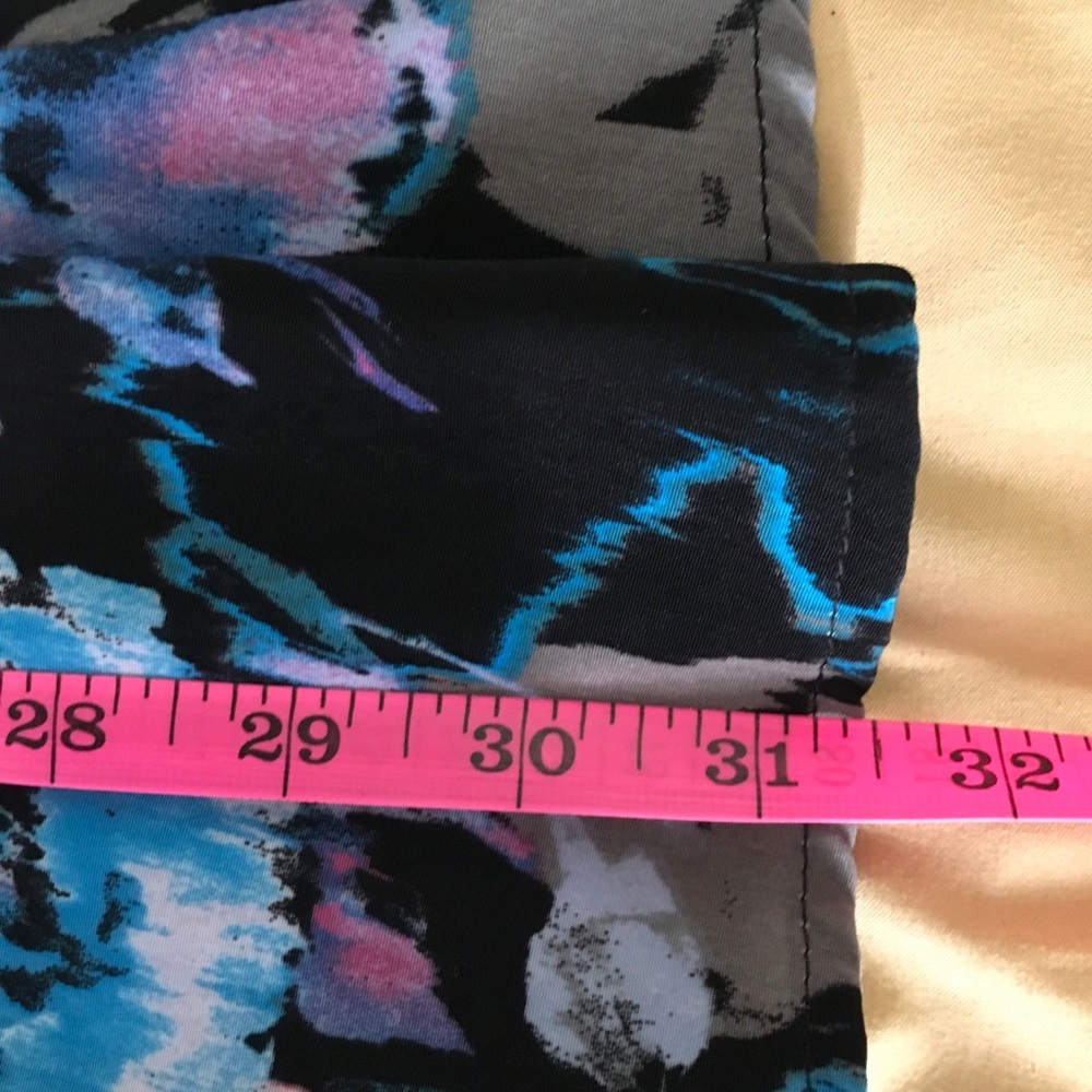 Just Fab Floral Bell Sleeve Keyhole … - Picture 8 of 8